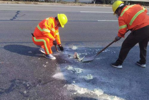 五龙口镇公路下沉注浆加固